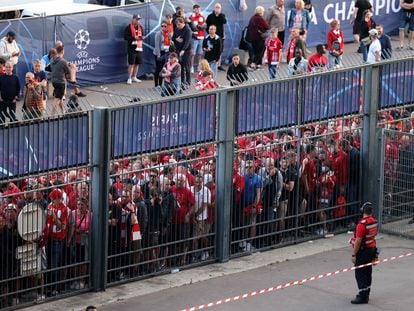 In this file photo taken on May 28, 2022 Liverpool fans stand outside unable to get in in time leading to the match being delayed prior to the UEFA Champions League final football match between Liverpool and Real Madrid at the Stade de France in Saint-Denis, north of Paris.
