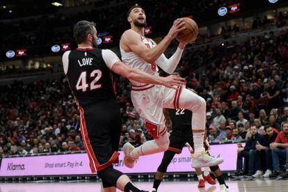 Chicago Bulls' Zach LaVine (8) goes up for a shot against Miami Heat's Kevin Love (42) during the first half of an NBA basketball game, Saturday, March 18, 2023 in Chicago.