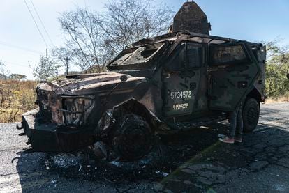 A truck belonging to the Mexican Army, torched by Ovidio Guzmán’s henchmen in retaliation for his arrest. 
