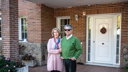María and Eladio Freijo outside their home, where Felipe Turover is staying without paying rent.