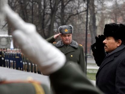 Ortega salutes an honor guard at the tomb of the unknown soldier in Moscow in 2008.