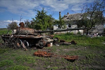 An abandoned tank in front of a house in Kamianka, Ukraine.