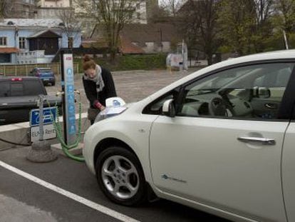 Estonian model shows that without government assistance, uptake of vehicles that do not use gasoline or diesel is slow
