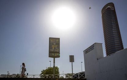 A Seville thermometer showing 48ºC on June 18.