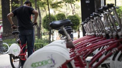 A cyclist checks out an Ecobici bike in Mexico City.