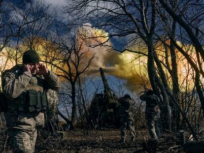 Ukrainian soldiers fire a self-propelled howitzer towards Russian positions near Bakhmut, Donetsk region, Ukraine, on March 5, 2023.