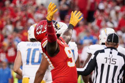 Kansas City Chiefs defensive end Charles Omenihu (90) celebrates after a sack against the Los Angeles Chargers during the second half at GEHA Field at Arrowhead Stadium on October 22.