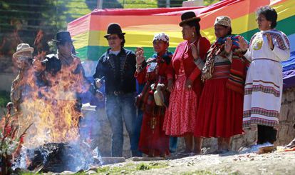 Members of Bolivia's indigenous community hold a religious ceremony to ask a “sea spirit” to help in the country’s border dispute with Chile before The Hague court.