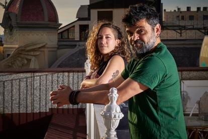 Ana Llopis and Juan Carlos Gómez pose on a rooftop in Granada.