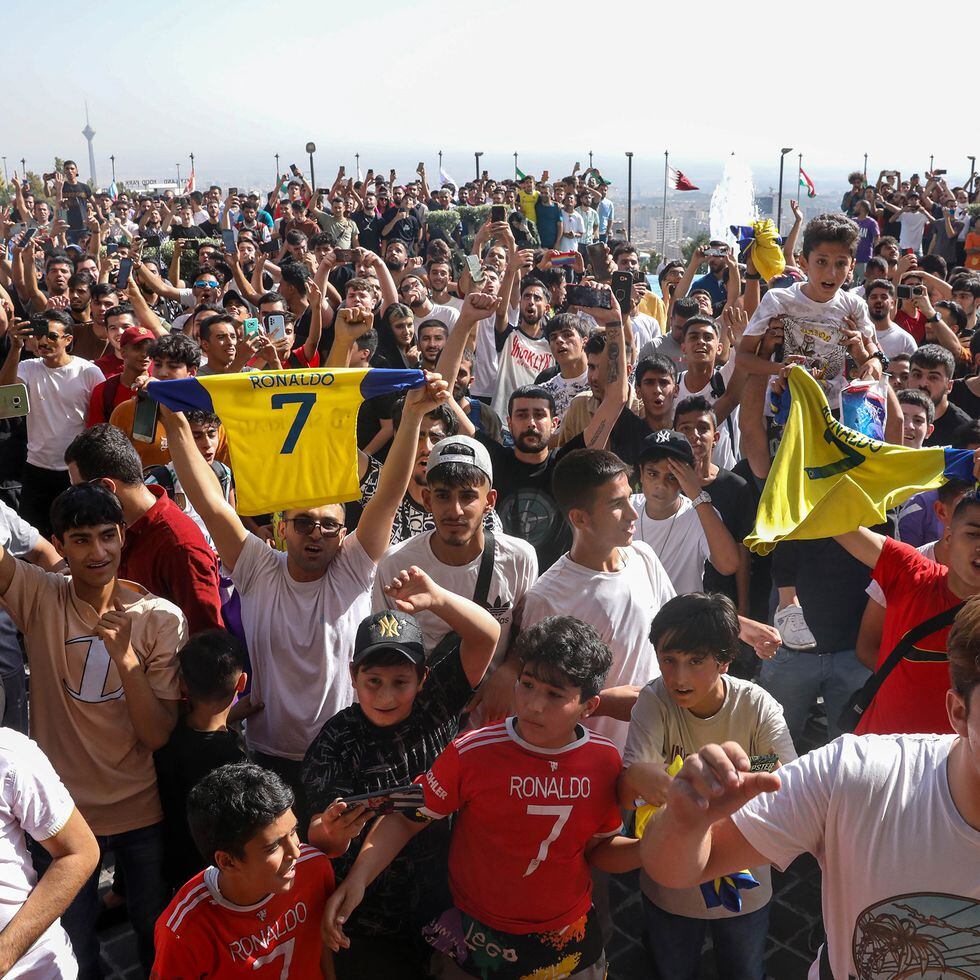 Al Nassr fans flock to buy Cristiano Ronaldo jersey Ronaldo's jersey