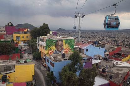 Murals seen from the cable car in Iztapalapa.