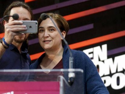 Pablo Iglesias and Ada Colau campaigning together.