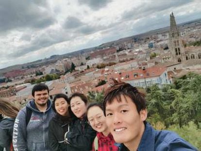 Jihyun, third from the left, with friends in Burgos.