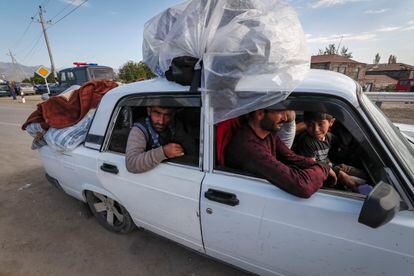Civilians flee in their car from Nagorno-Karabakh to the Armenian town of Kornizdor. 