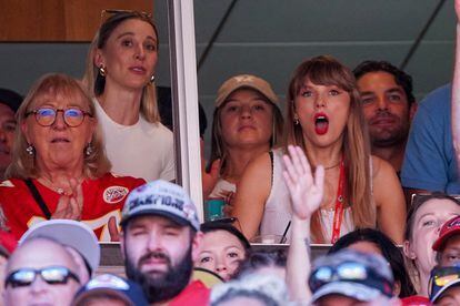 Taylor Swift is a fan of Travis Kelce and suddenly, so is everyone