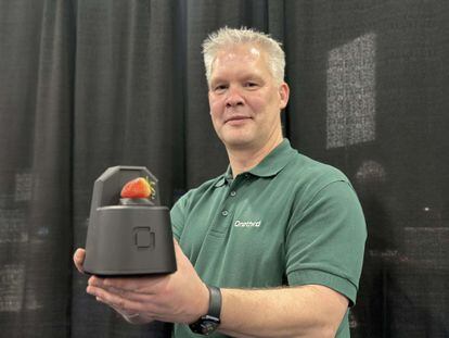 Marco Snikkers, founder of OneThird, demonstrates a device that scans fruit at CES