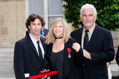Barbra Streisand receiving the French Legion of Honor in Paris in June 2007, in the company of her son Jason Gould and her husband James Brolin.