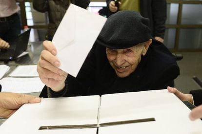 A 93-year-old voter casts his ballot in Barcelona on Sunday.