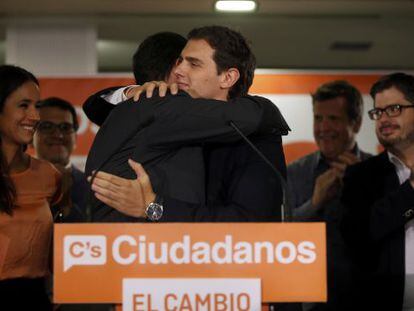 Ciudadanos leader Albert Rivera embraces Madrid candidate Ignacio Aguado.