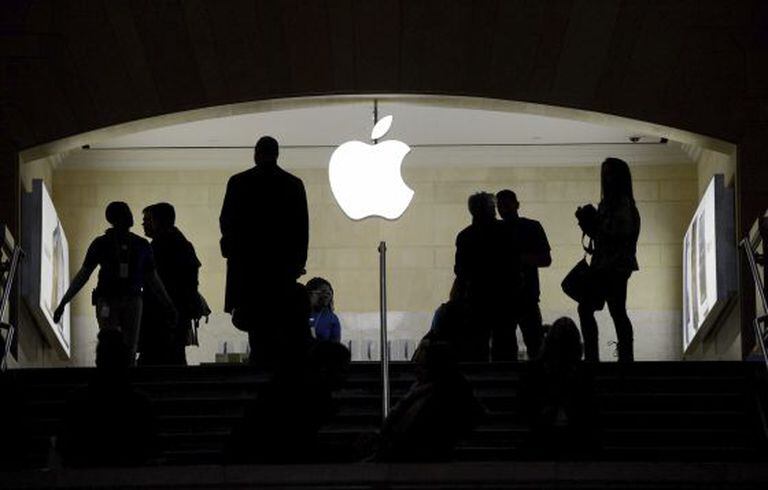 Apple store in Grand Central Station New York.
