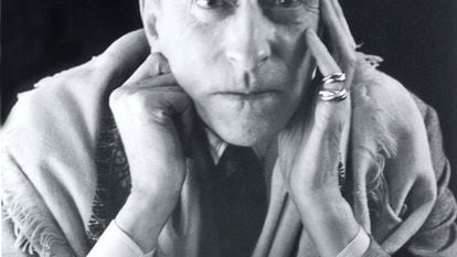 The French poet Jean Cocteau always wore his Trinity de Cartier ring on his little finger.