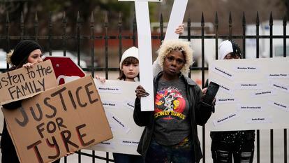 A group of demonstrators protest outside a police precinct in response to the death of Tyre Nichols in Memphis, Tennessee, on January 29, 2023.