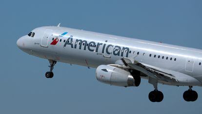 FILE PHOTO: An American Airlines Airbus A321 plane takes off from Los Angeles International airport (LAX) in Los Angeles, California, U.S. March 28, 2018.