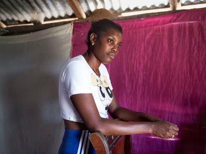 Upon becoming a teenage mother, Yésica Prensa dropped out of school. More than 20% of girls between the ages of 15 and 19 in the Dominican Republic have given birth.