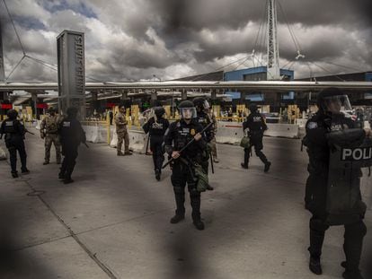 U.S. border officers train in San Ysidro, Tijuana, on Friday, in preparation for the end of Title 42.