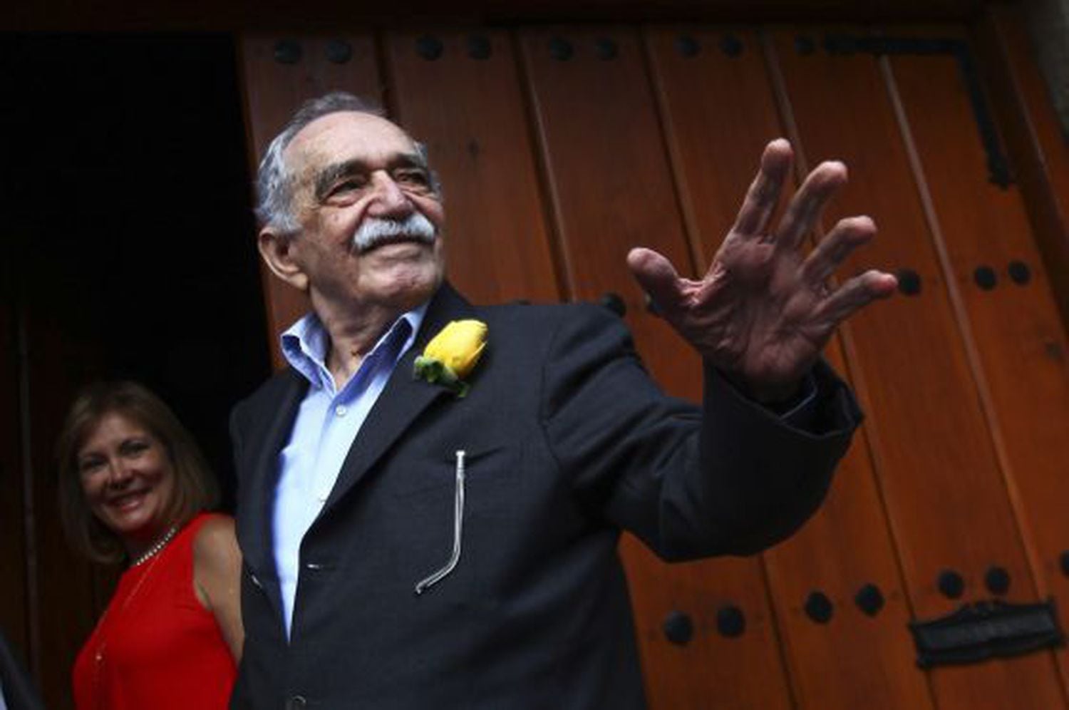 Gabriel García Márquez speaks to reporters outside his home in Mexico City on his birthday March 6, 2014.