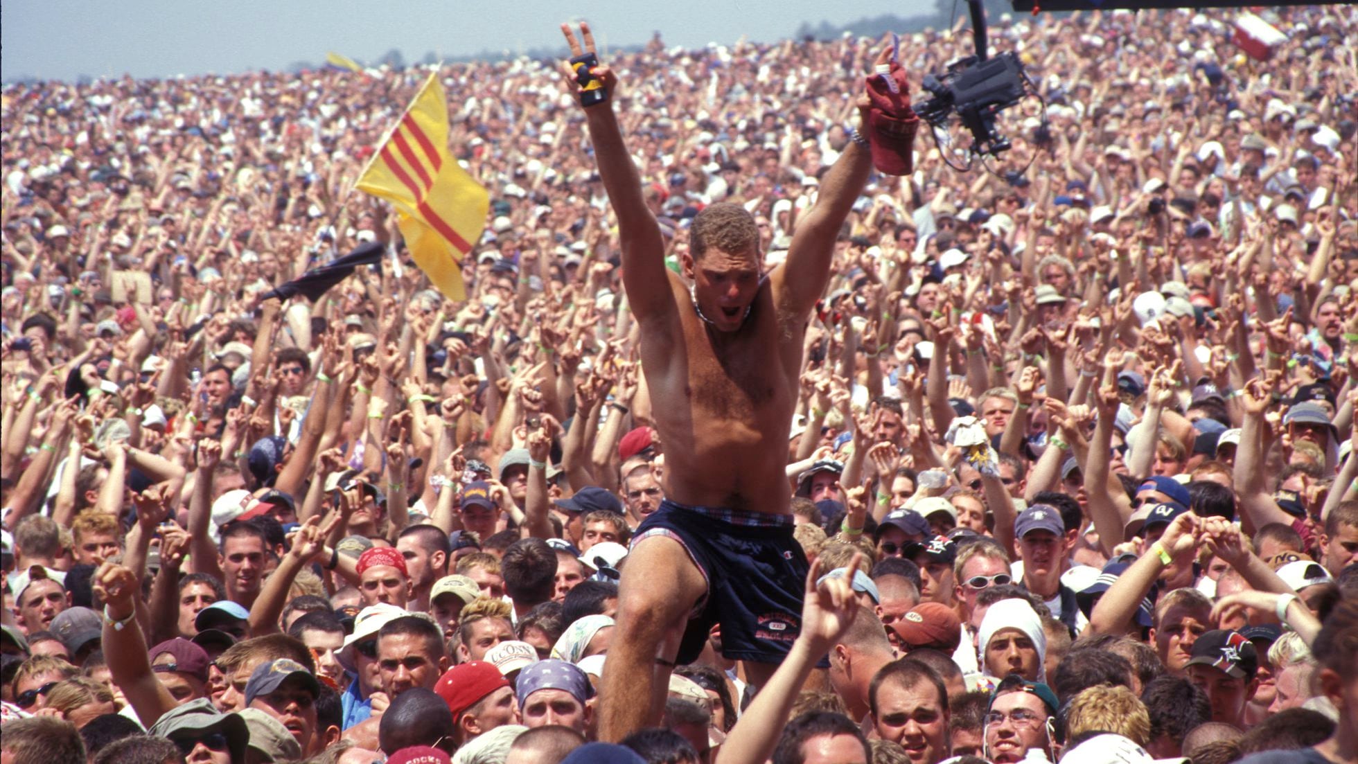 Music festivals: The unpredictable hell of Woodstock 1999: Burning stages,  sexual abuse and a stream of feces | Culture | EL PAÍS English