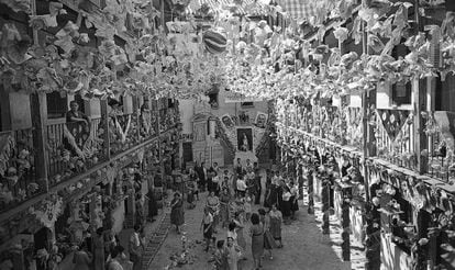 A courtyard decorated for Madrid’s annual Verbena de la Paloma festivities in 1953.