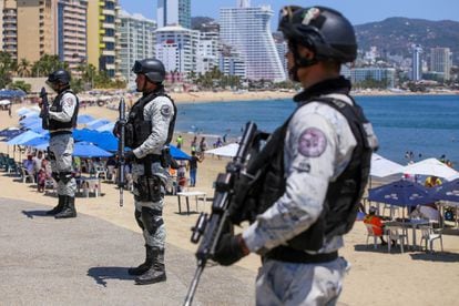 Elementos de la Guardia Nacional en una playa de Acapulco (Estado de Guerrero)