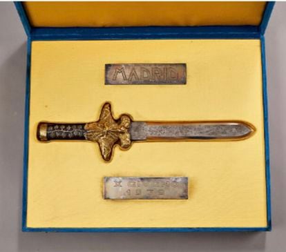 The dagger auctioned by the German auction house Andreas Thies.