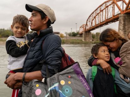 A family of migrants in Piedras Negras, Coahuila, on December 21.
