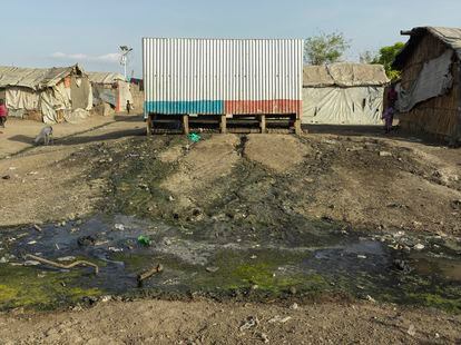 The only bathroom in the Bentiu IDP camp is a collection of rotten stalls with little privacy. There is no adequate sanitation. 