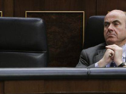Economy Minister Luis de Guindos in Congress today.