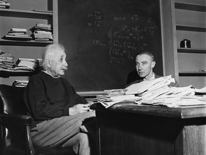 J. Robert Oppenheimer (right) with Albert Einstein in 1950.