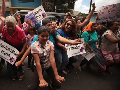 Women in El Salvador celebrate the release of Evelyn Hernández, who was sentenced to 30 years in prison for a suspected abortion.
