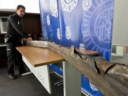 A long strip of partially burnt metal was found in Elda, Alicante on Wednesday.