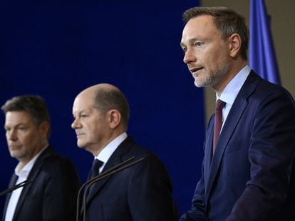 German Chancellor Olaf Scholz is flanked by Economy and Climate Minister Robert Habeck and Finance Minister Christian Lindner in Berlin, Germany, November 15, 2023.