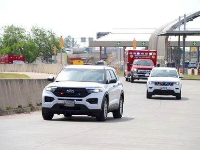 Two FBI vehicles escort an ambulance across the border between Matamoros and Brownsville with the two surviving Americans on Tuesday.