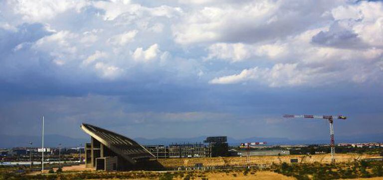 Work on the Peineta Stadium, which forms part of Madrid's bid, has stalled.