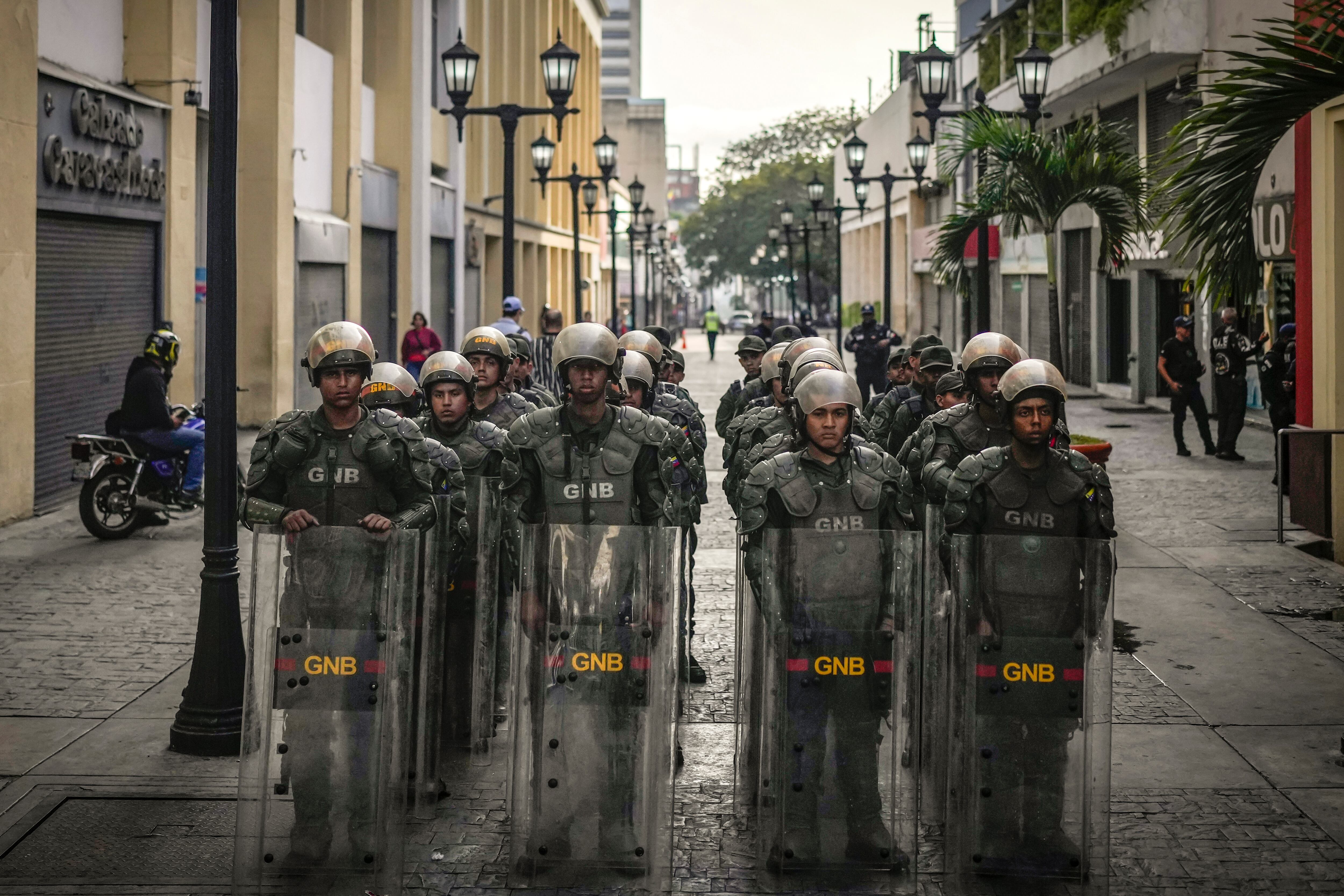 Chavismo reinforces police and military presence in the streets of Caracas