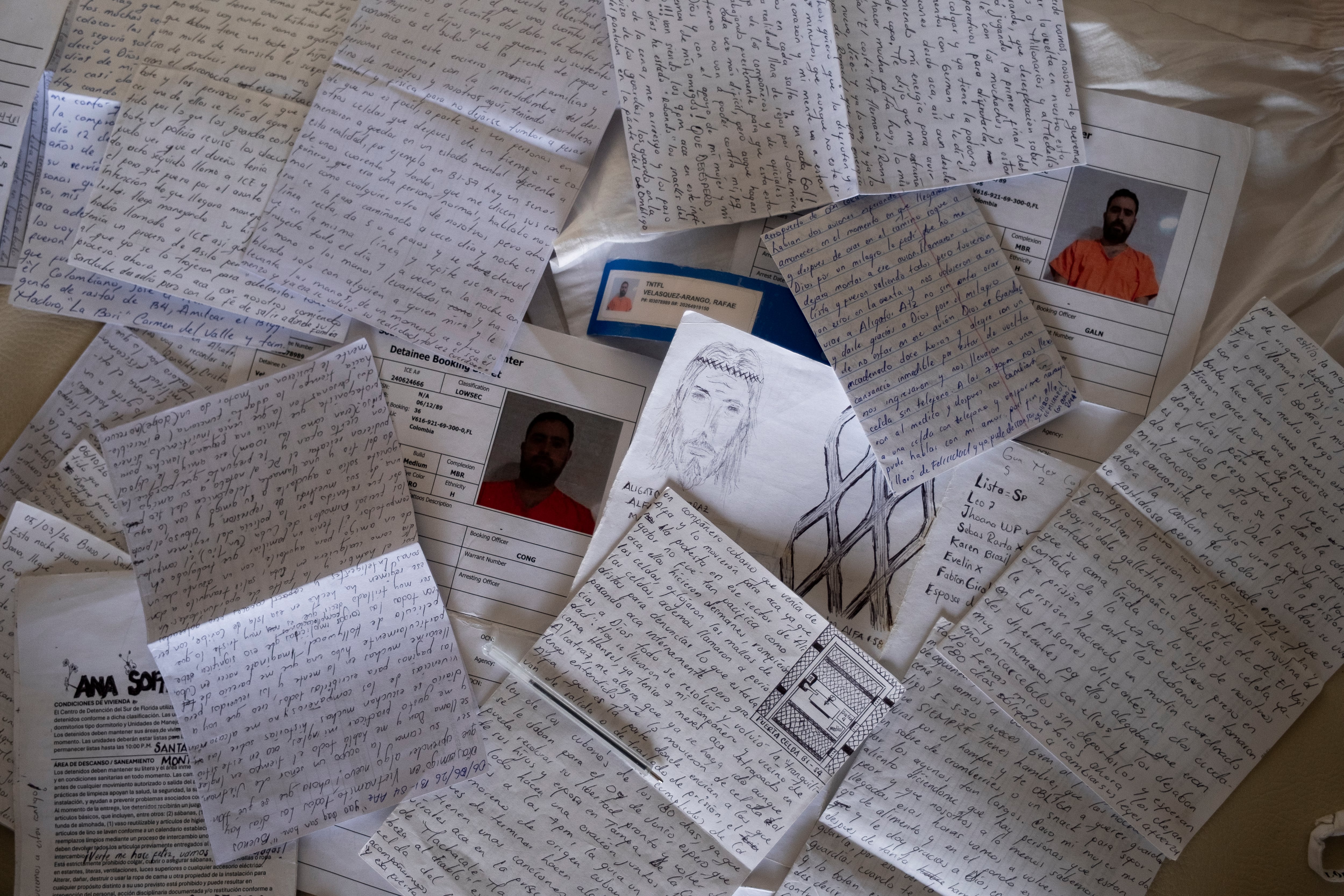 Belongings of Rafael Velásquez that he managed to take out of the U.S. immigration center.