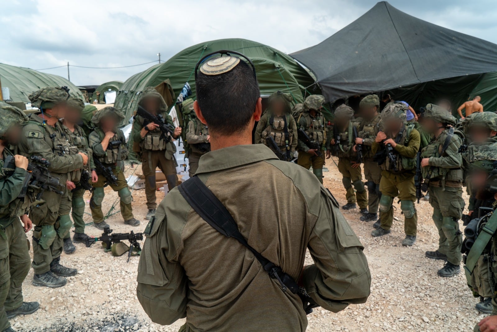 Israel extends its invasion to all of southern Lebanon and deploys another 7,000 soldiers 