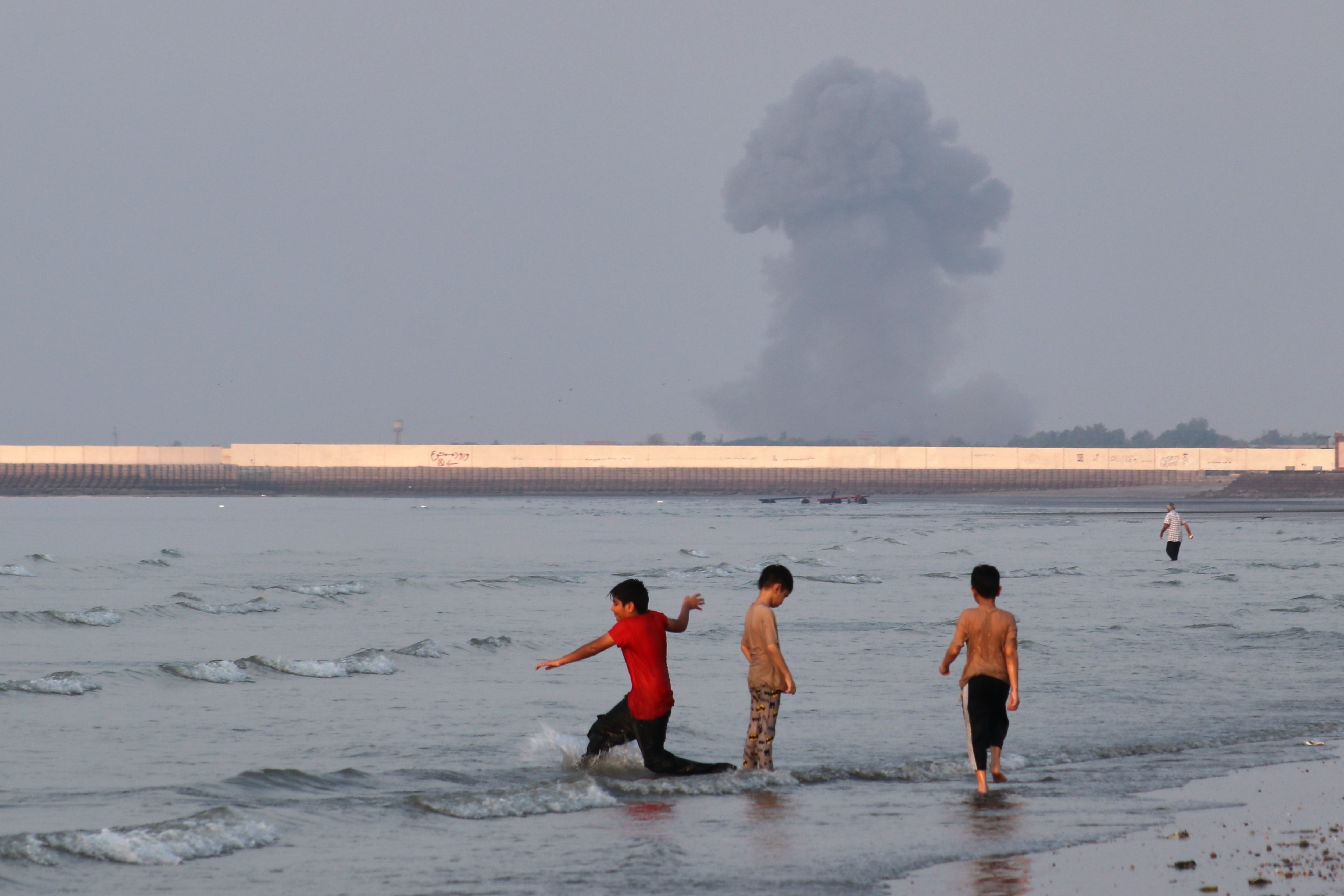Iran War Resumes as Trump Notifies Congress of Renewed Strikes After Ceasefire Breach
