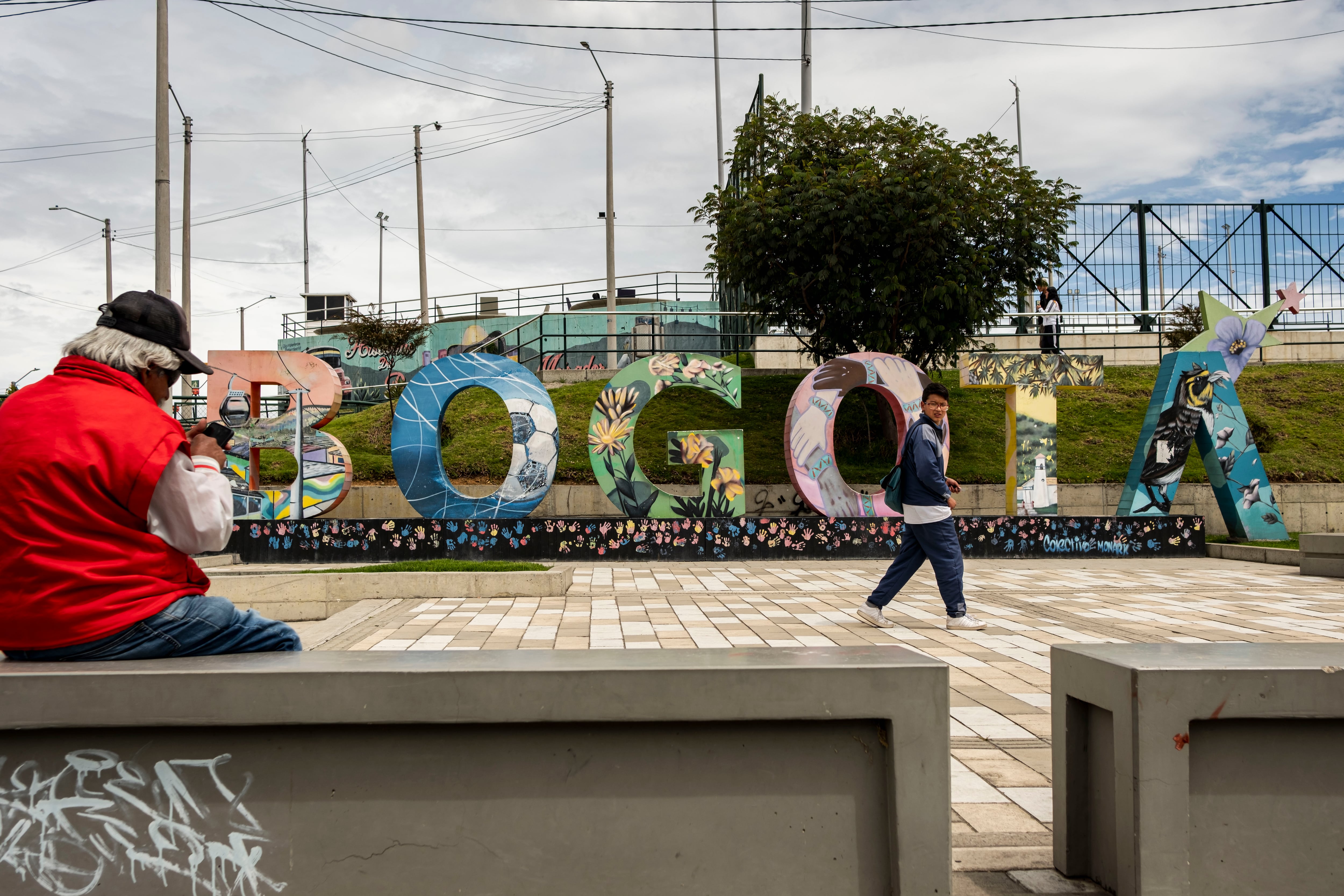 Sign reading Bogotá in the El Mirador neighborhood, Ciudad Bolívar, October 29, 2025.