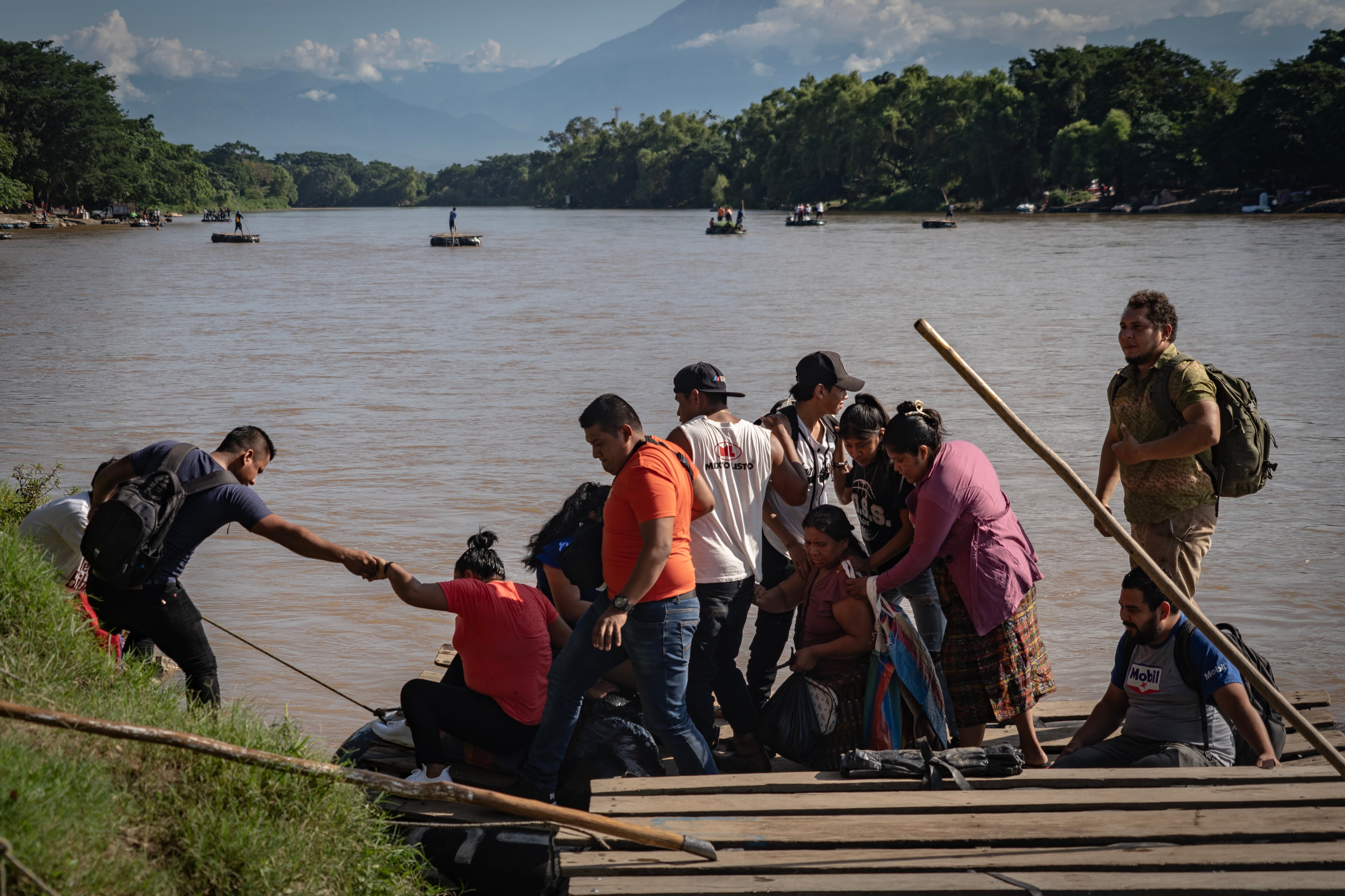 Migrants of various nationalities cross the Suchiate River from Guatemala to Ciudad Hidalgo, Chiapas, on October 7, 2024.