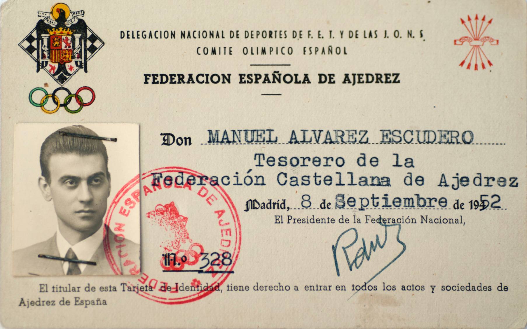 Manuel Álvarez Escudero's chess federation membership card, dated September 8,1952. Photo courtesy of the Chess Club of Moratalaz.